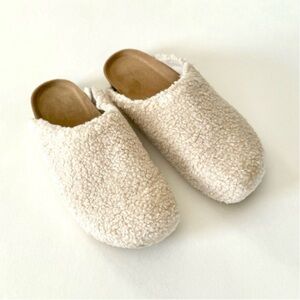 Universal Thread Shearling Mules - Size 9 - EUC